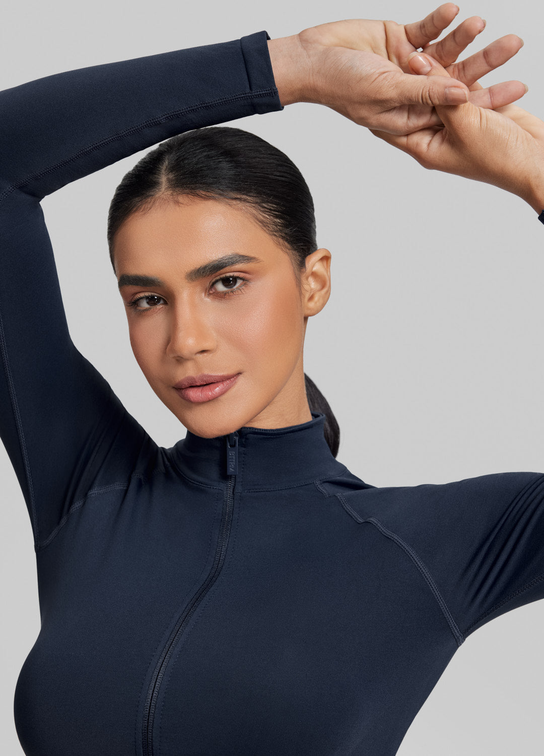 Ultrasculpt Longline Full Zipper Seamless Breathable Warm Jacket - Image 4