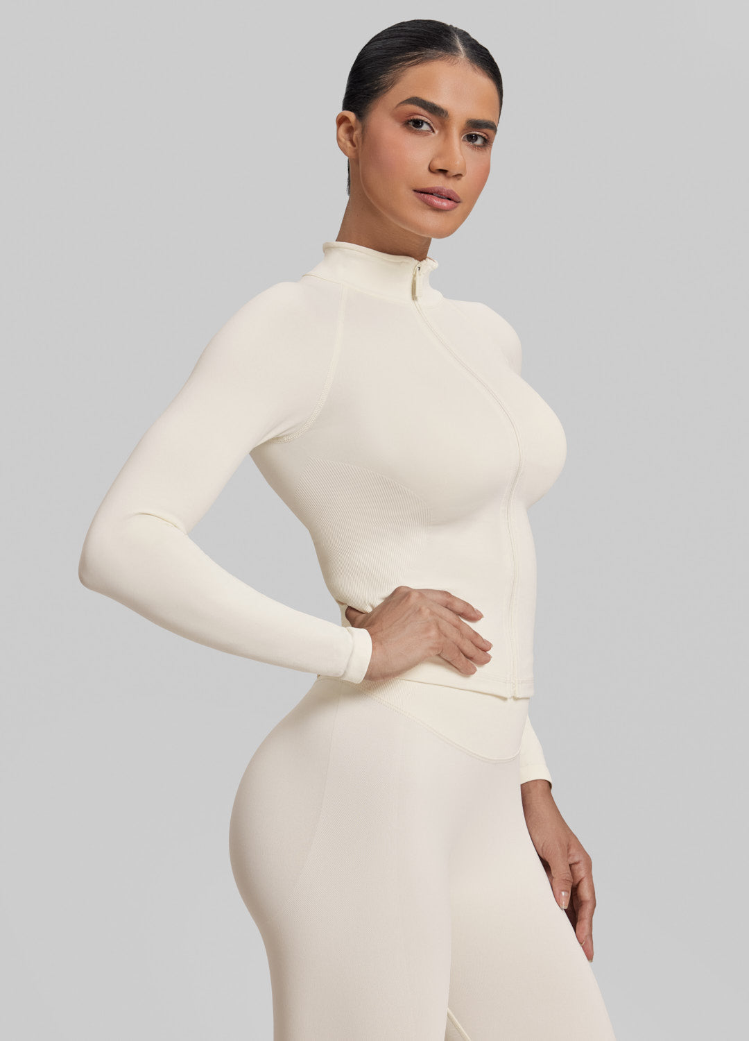 Ultrasculpt Longline Full Zipper Seamless Breathable Warm Jacket - Image 2