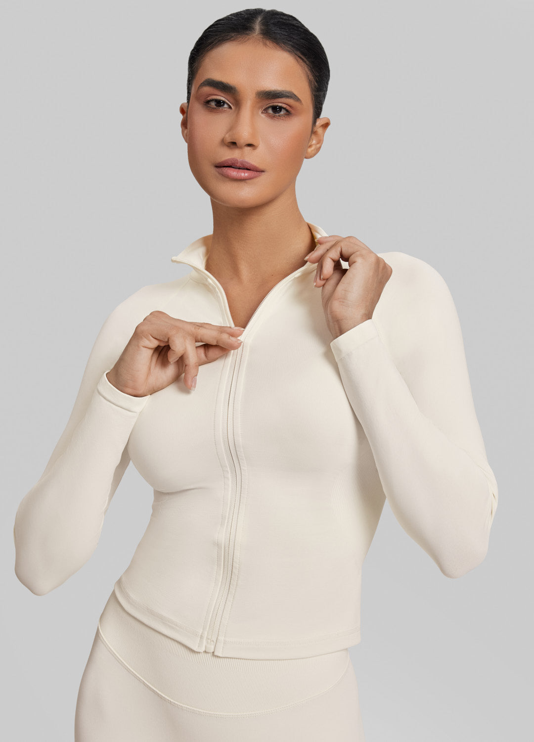 Ultrasculpt Longline Full Zipper Seamless Breathable Warm Jacket - Image 4